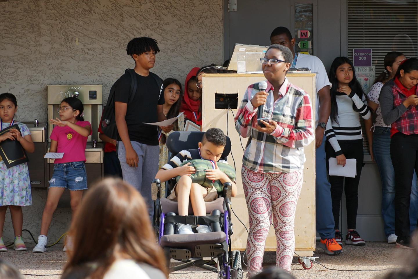 Edison Students and Staff exchange awards